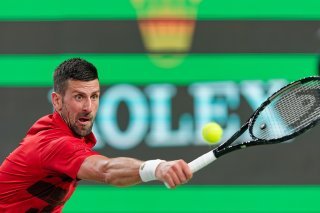 Novak Djokovic a concédé un set au jeune Jakub Mensik. KEYSTONE/EPA/ALEX PLAVEVSKI